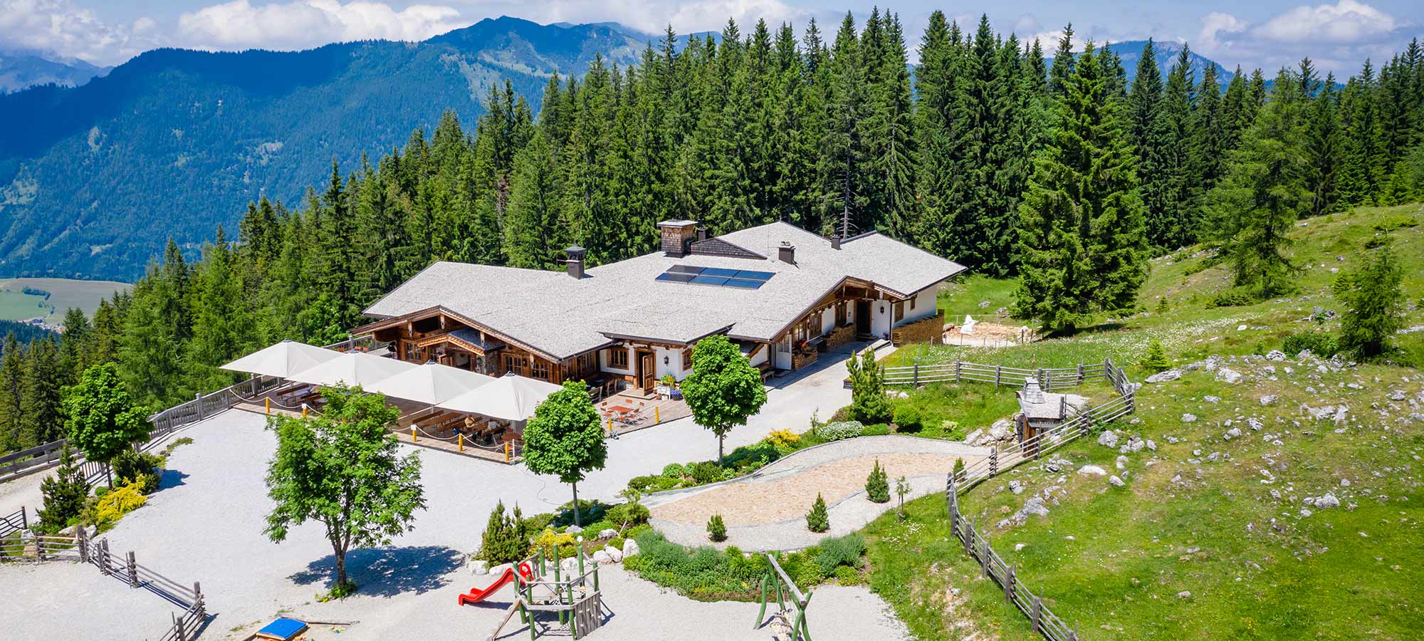 Kala Alm - Thiersee ... Die Kala Alm in Thiersee liegt in traumhafter Lage auf 1.430 m und Sie können einen herrlichen Ausblick auf die umliegende Bergwelt